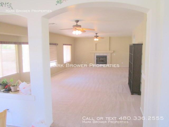 Building Photo - 6261 W Corona Dr