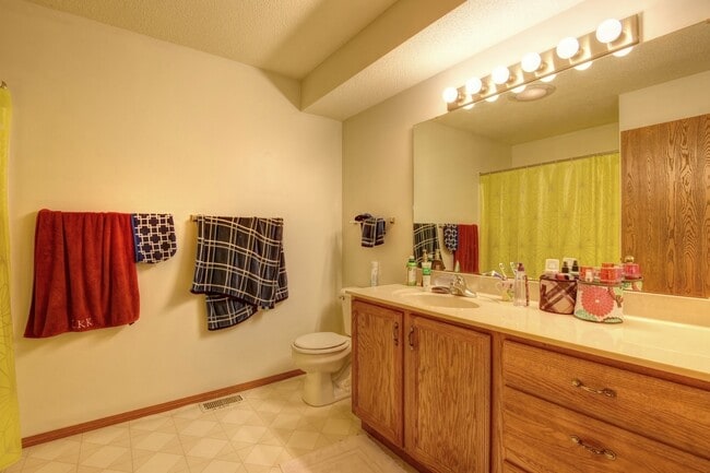 Building Photo - Kobuck Apartments