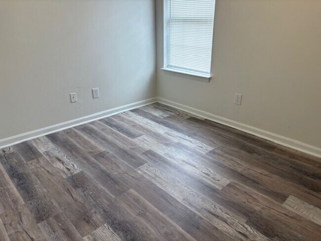 Foto del edificio - 203 Lake Forest Dr