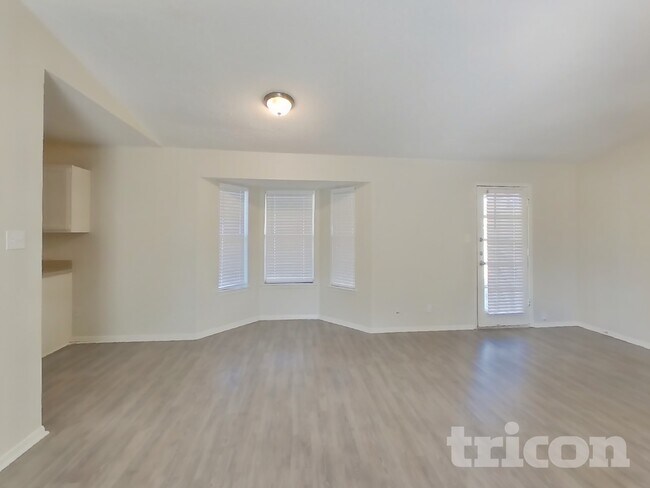 Foto del edificio - 820 Oak Grove Ln