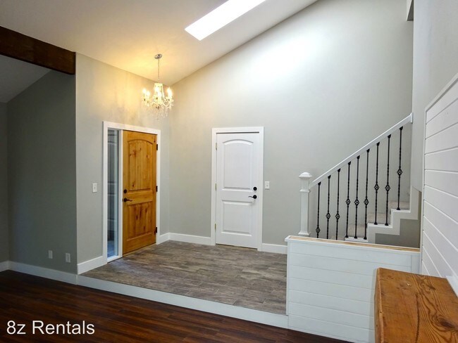 Building Photo - 10323 Northpark Dr