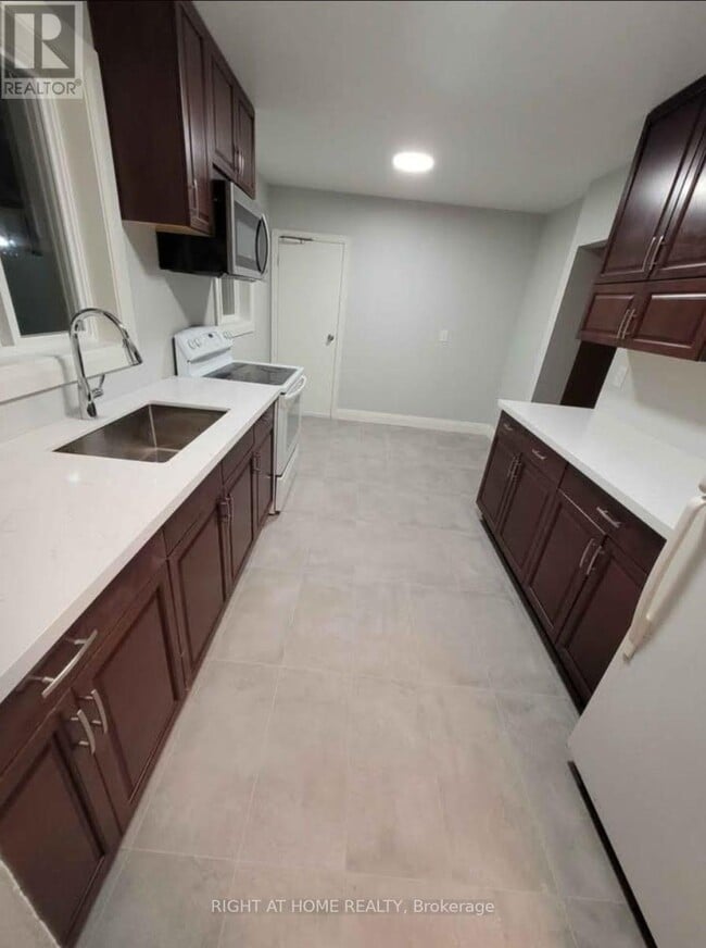 Building Photo - 2415 Padstow Crescent