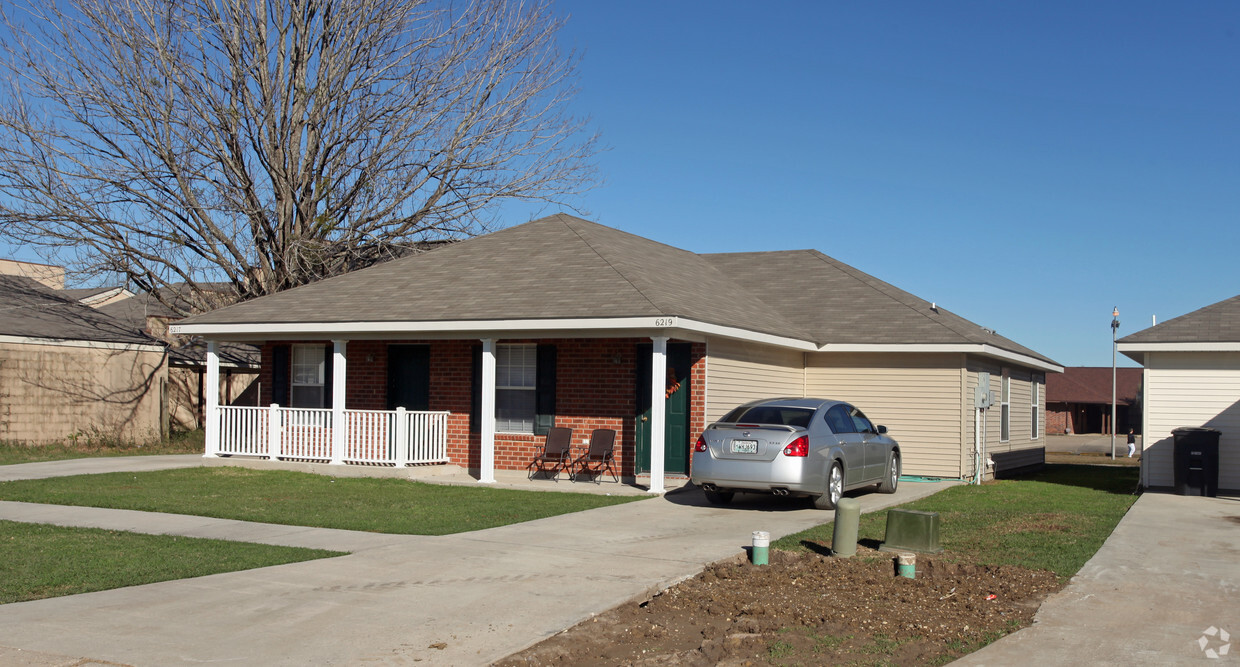 Primary Photo - Villa Ashley Homes