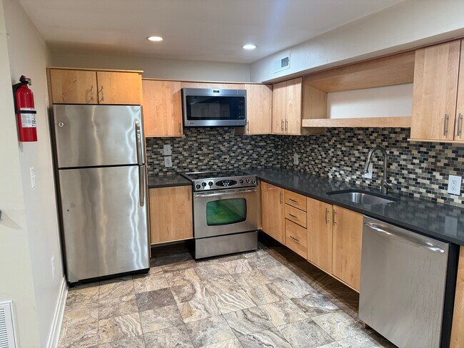Cocina - 3542 11th St NW