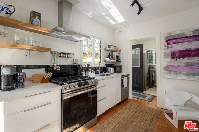 Building Photo - 947 Amoroso Pl
