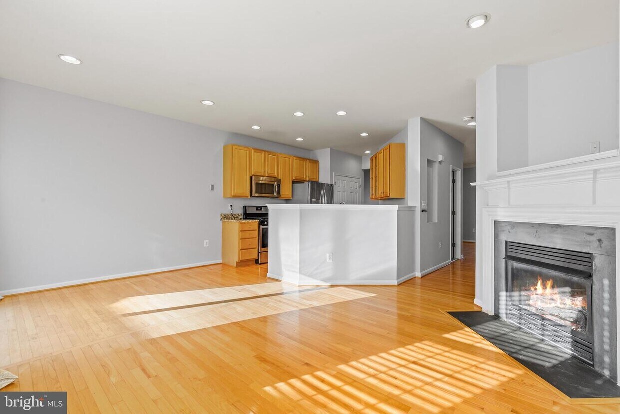 Primary Photo - 46202 Walpole Terrace