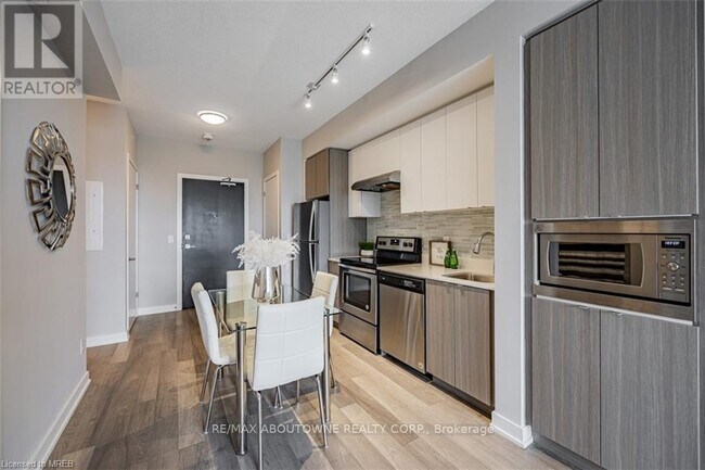 Photo du bâtiment - 5240-5240 Dundas St