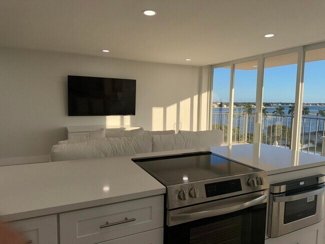 Building Photo - 1801 S Flagler Dr