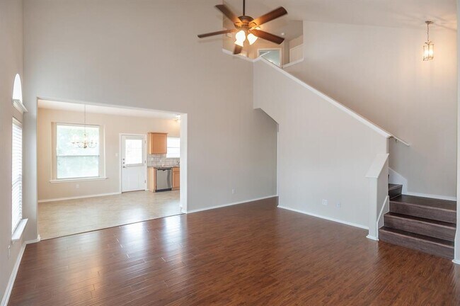 Foto del edificio - 516 Sweet Leaf Ln