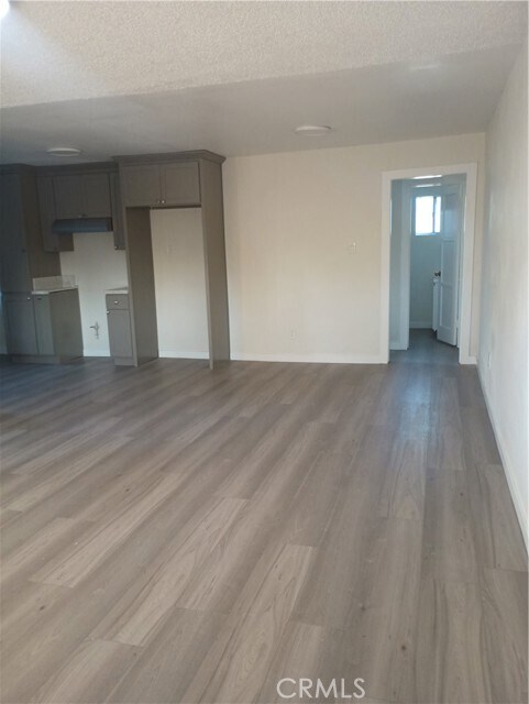 Foto del edificio - 966 E 7th St