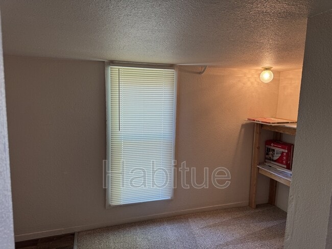 Building Photo - 1405 N 11th St