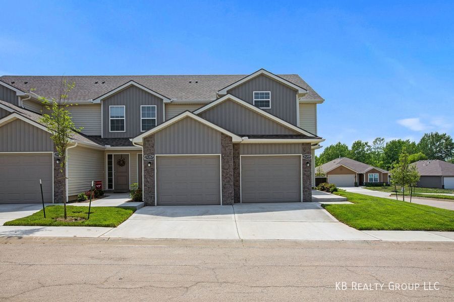Primary Photo - Hidden Jewel In Spring Hill, Brand New Com...