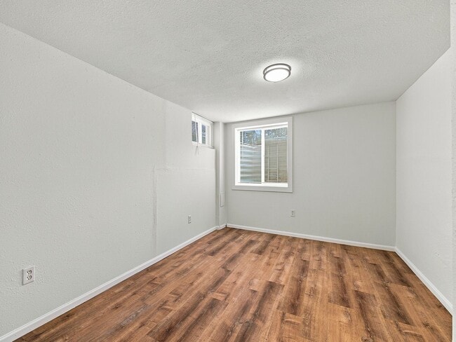 Building Photo - 2122 8th Ave