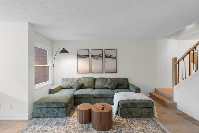 Building Photo - 626 Adelaide St W