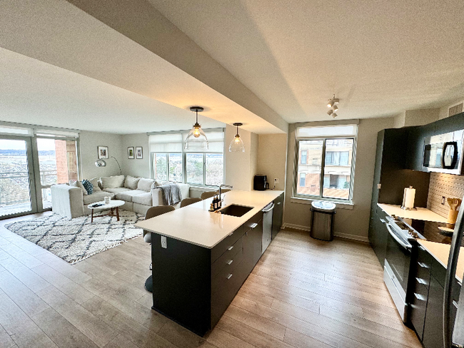 Foto del edificio - 3400 Potomac Ave