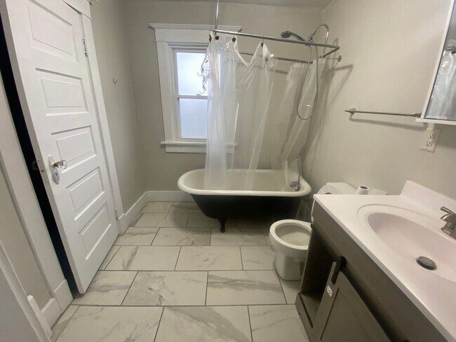 Foto del edificio - Sharp 2BR Davenport House