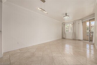Building Photo - 210 E Flamingo Rd