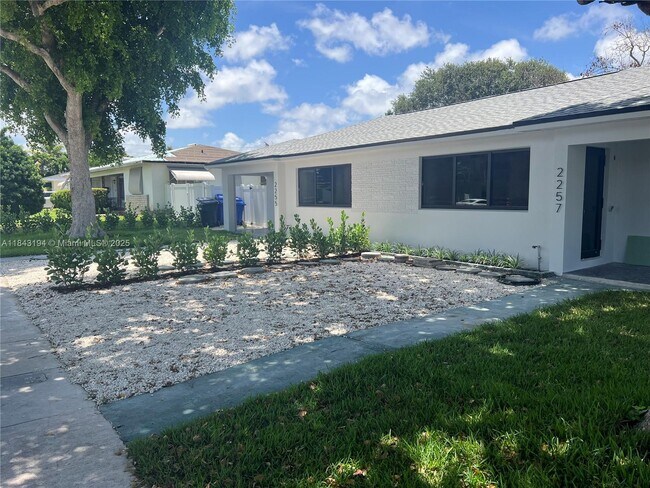 Foto del edificio - 2257 NE 173rd St