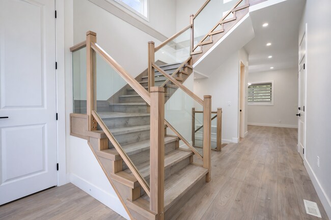 Photo du bâtiment - 36701 Carl Creek Cres