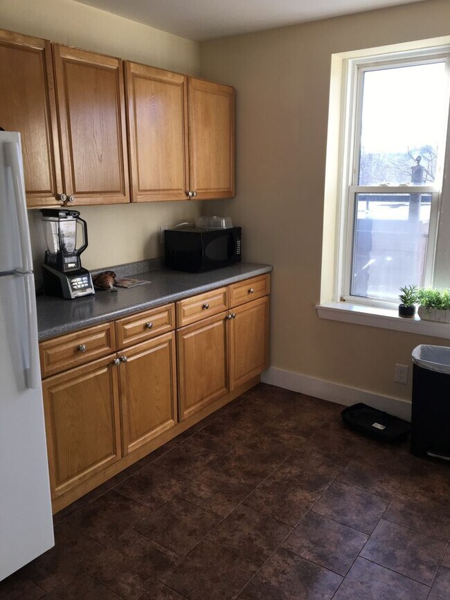 Building Photo - Beautiful Mission Hill 3 Bed! Available 9/1