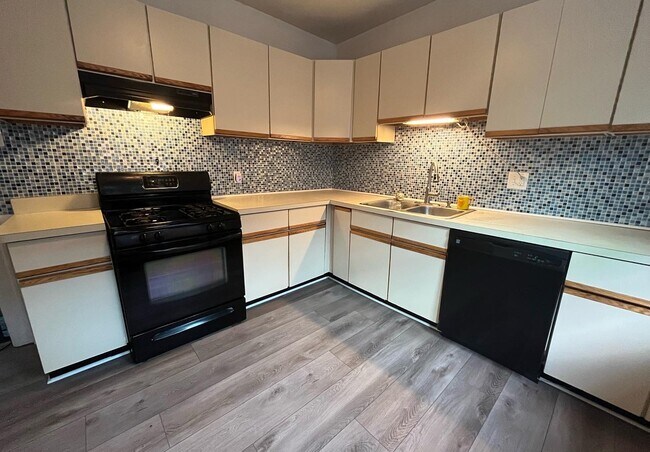 Foto del edificio - 16211 Fairfield St