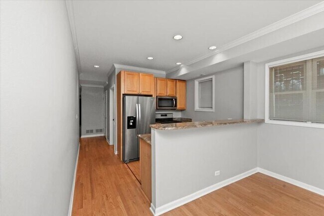 Foto del edificio - 2 bedroom in Chicago IL 60657