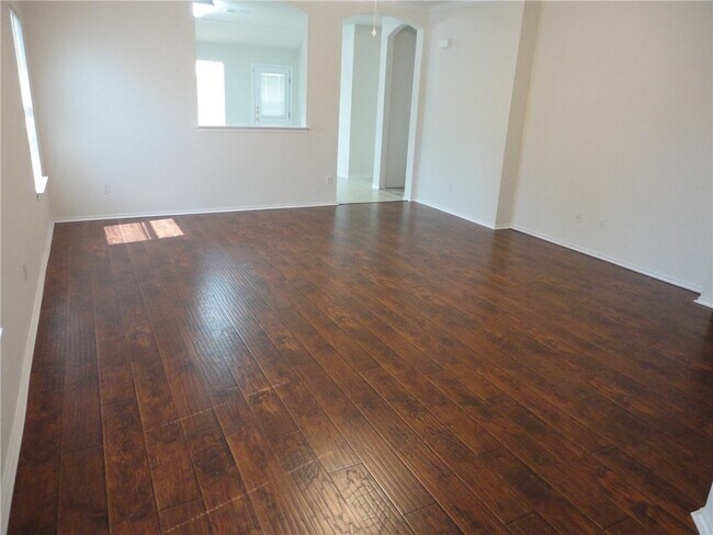 Building Photo - 401 Mossy Rock Dr