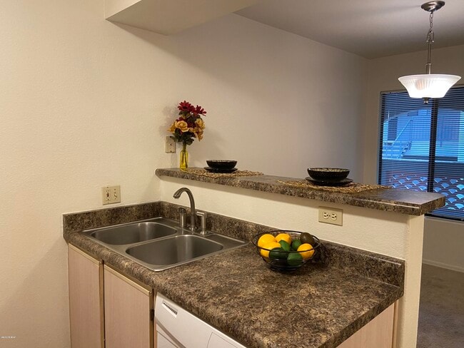 Foto del edificio - 5751 N Kolb Rd