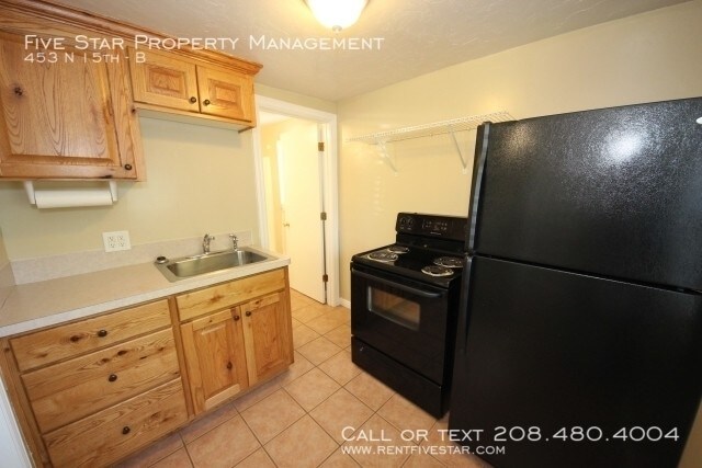Building Photo - 453 N 15th