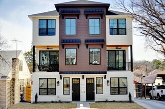 Building Photo - 2718 Forest Park Blvd
