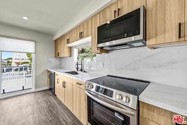 Foto del edificio - 1309 N Sycamore Ave