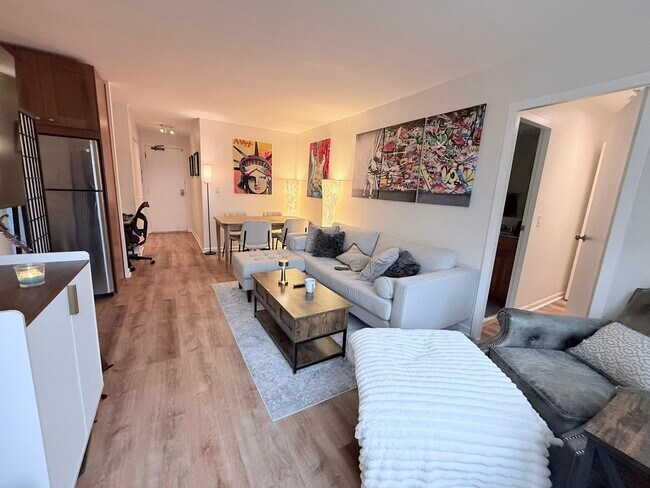 Foto del edificio - 3033 N Sheridan Rd