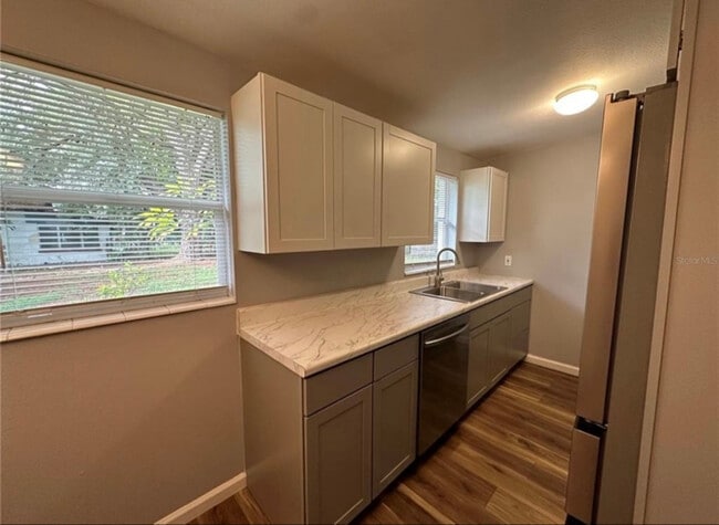 Building Photo - 3805 7th Ave W