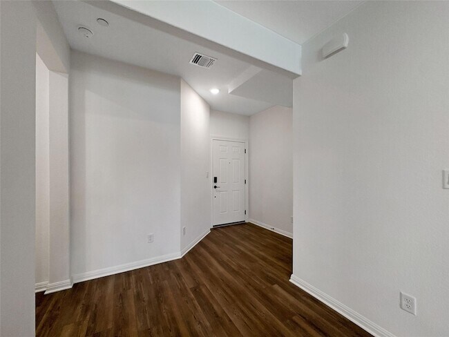 Foto del edificio - 2725 Woodall Dr