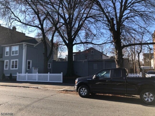 Building Photo - 77 Myrtle Ave