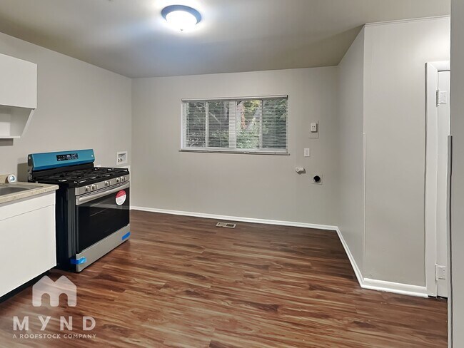 Foto del edificio - 8524 Georgiana Ln