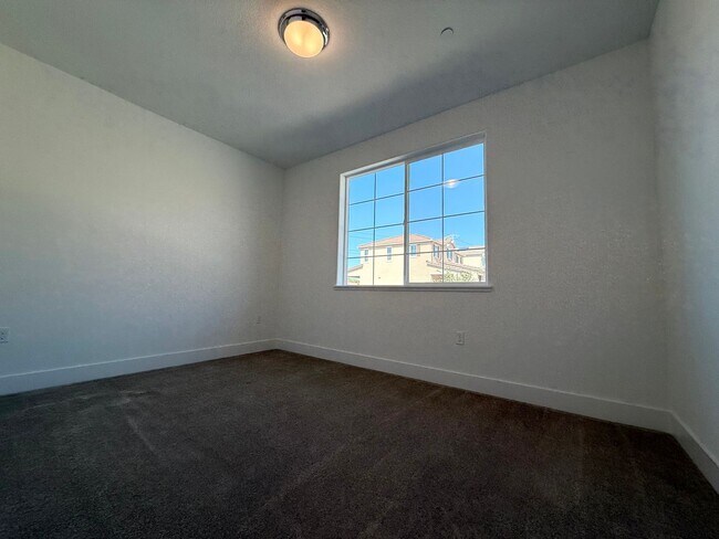 Foto del edificio - BRAND NEW 4 Bed 3 Bath Martinez Home - Own...