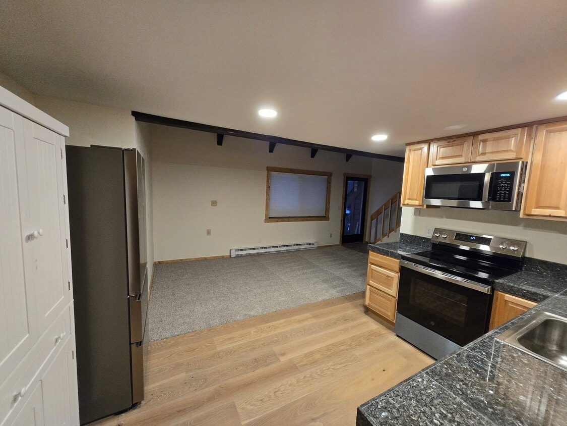 Foto del edificio - 320 Blue River Rd