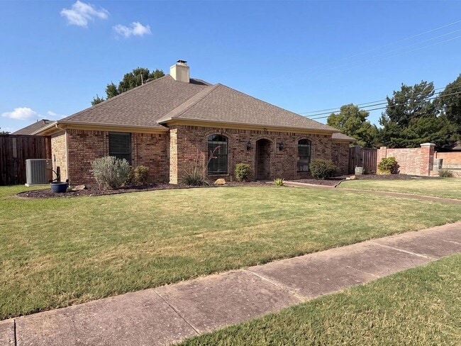 Building Photo - 3032 Laguna Dr