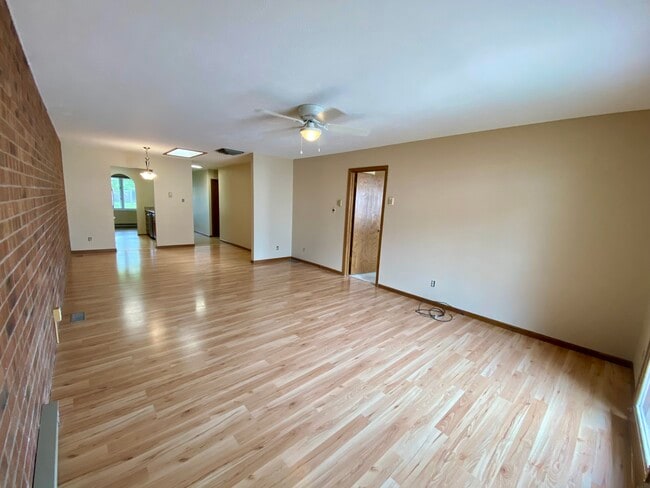 Foto del edificio - 2302 Cartier Dr