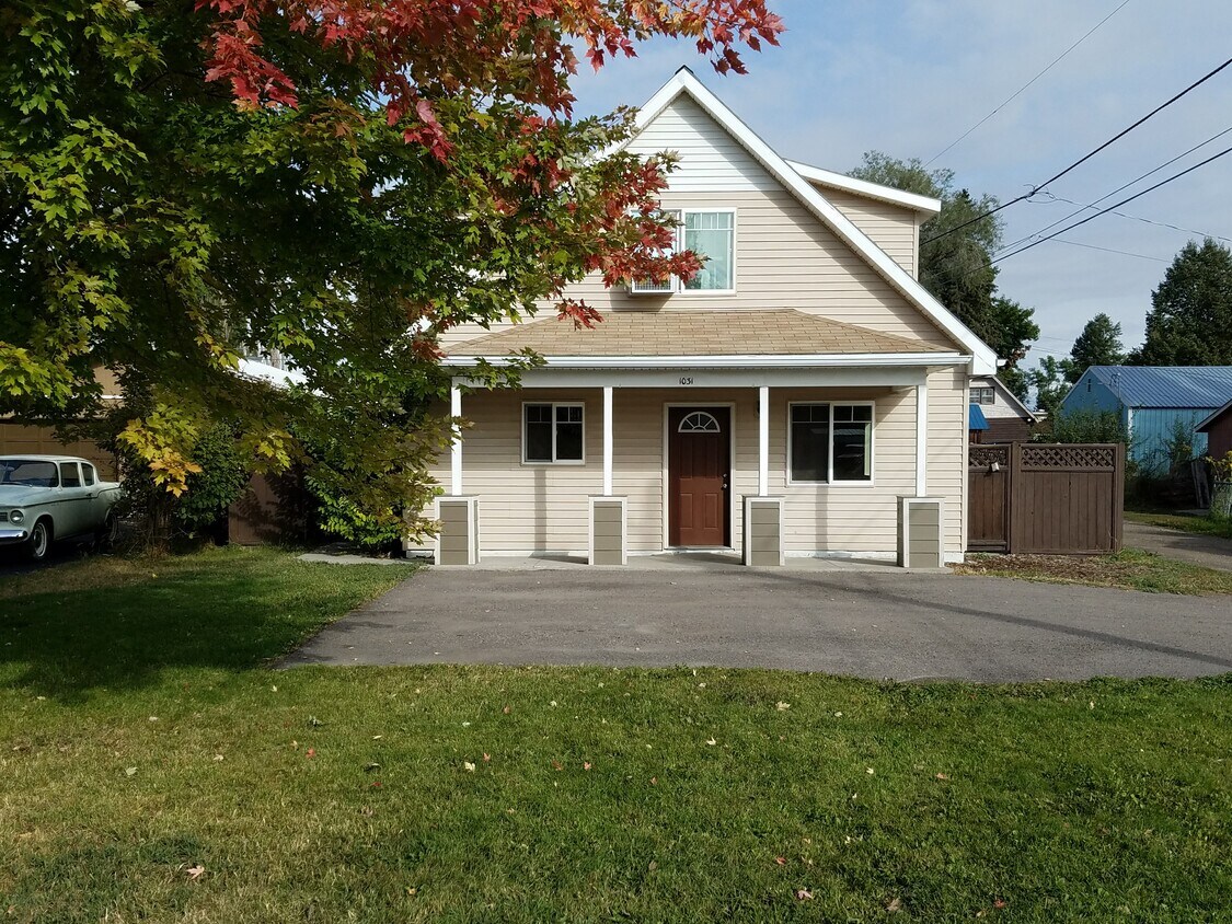 Primary Photo - 1031 5th St W