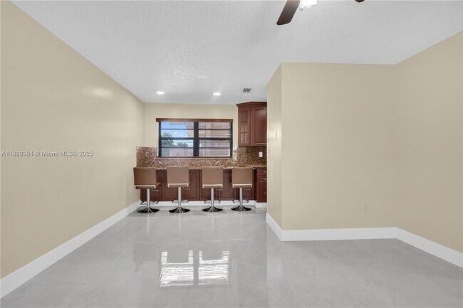 Foto del edificio - 2560 W 60th St