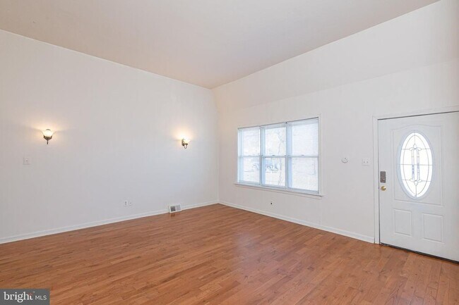 Building Photo - 1406 Cosgrove St