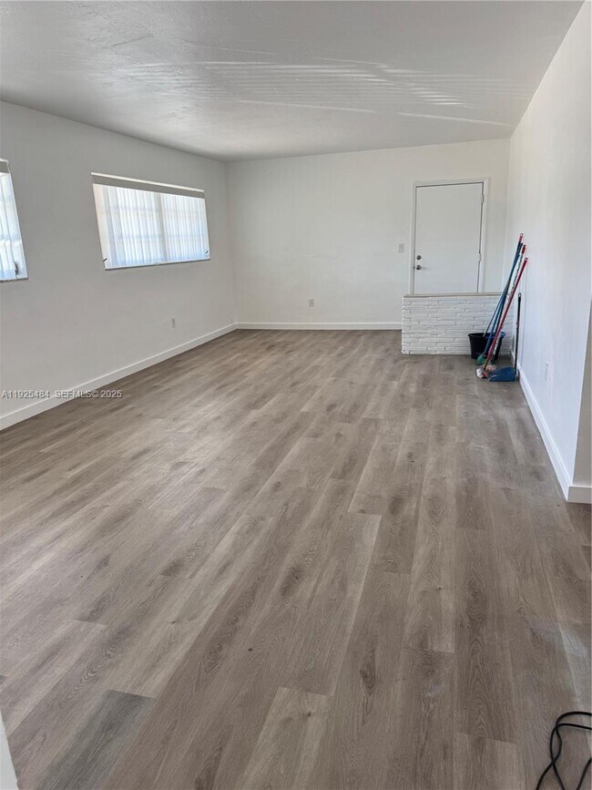 Foto del edificio - 12175 NE 19th Ave