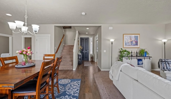 Building Photo - Beautiful Large Home on Corner Lot, Quincy!!