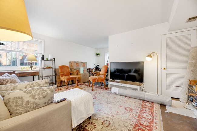 Building Photo - 3433 Mt Pleasant St NW