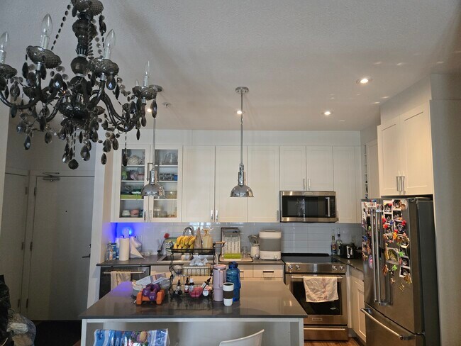Photo du bâtiment - 16380 64 Av