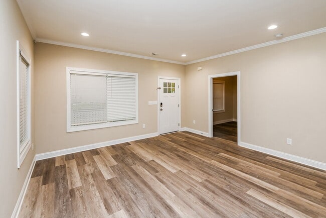 Foto del edificio - 2118 Ravendale St