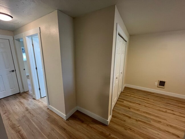 Building Photo - Single Level Duplex Just off Wilson