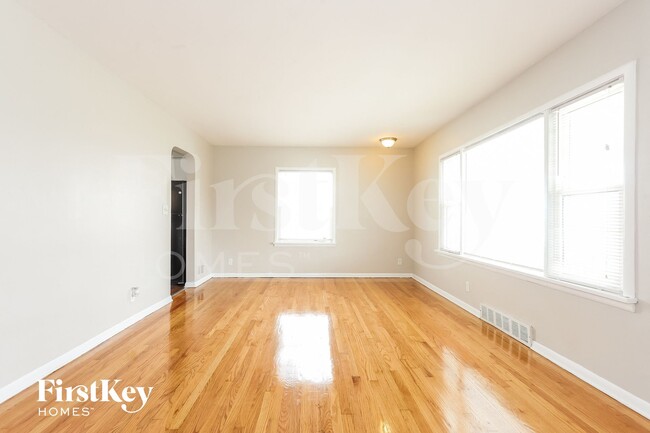 Building Photo - 251 E 25th St